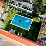 Penthouse Near Center And With Pool Apartmán