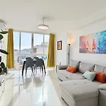 Penthouse Near Center And With Pool Apartmán