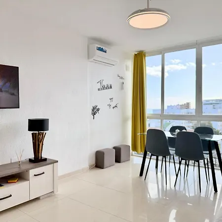 Penthouse Near Center And With Pool Torremolinos