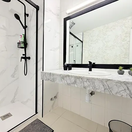 Penthouse Near Center And With Pool Daire