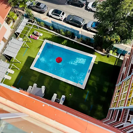 Penthouse Near Center And With Pool شقة