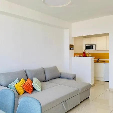 Penthouse Near Center And With Pool شقة